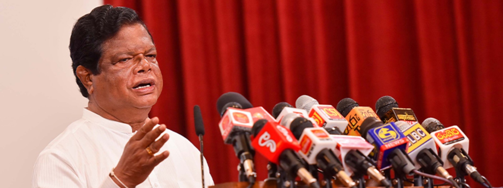 පොහොට්ටුවේ ජාතික සංවිධායක නාමල් රාජපක්ෂට එරෙහිව බන්ධුල ගුණවර්ධන පොලිසි ගිහින්
