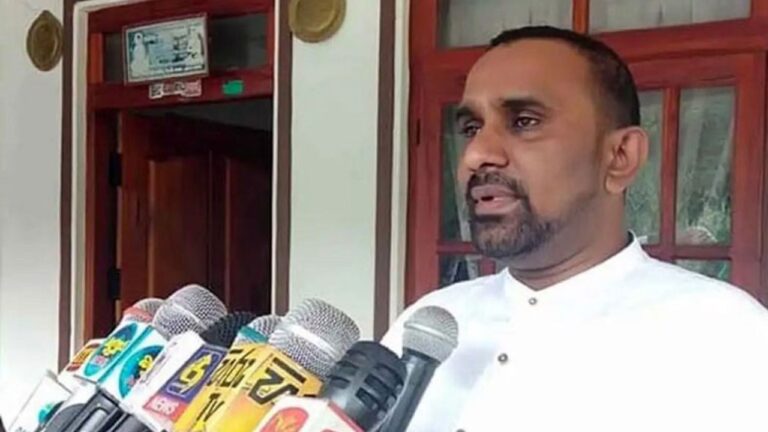 බලය ලබාගන්න රනිල් විහිළුසහගත රඟපෑමක් කරනවා.!