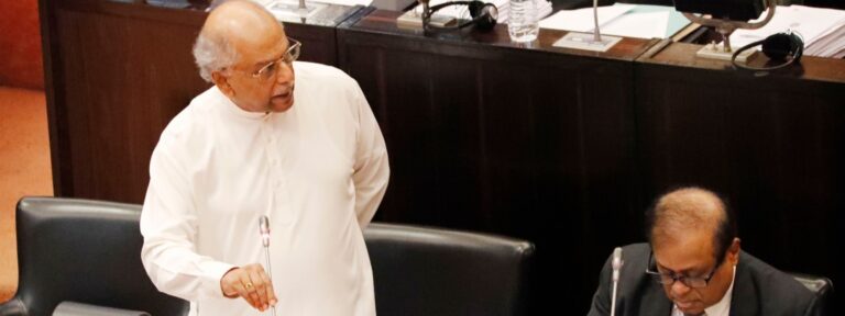 අගමැතිගෙන් ආන්දෝලනාත්මක ප්‍රකාශයක්! පොලිස්පති ධූරය හිස් නොවන බව අගමැති කියයි