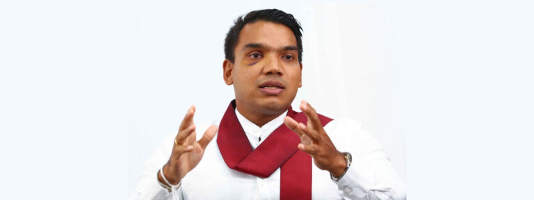 රනිල් සමග ඇති අර්බුදය නාමල් කියයි