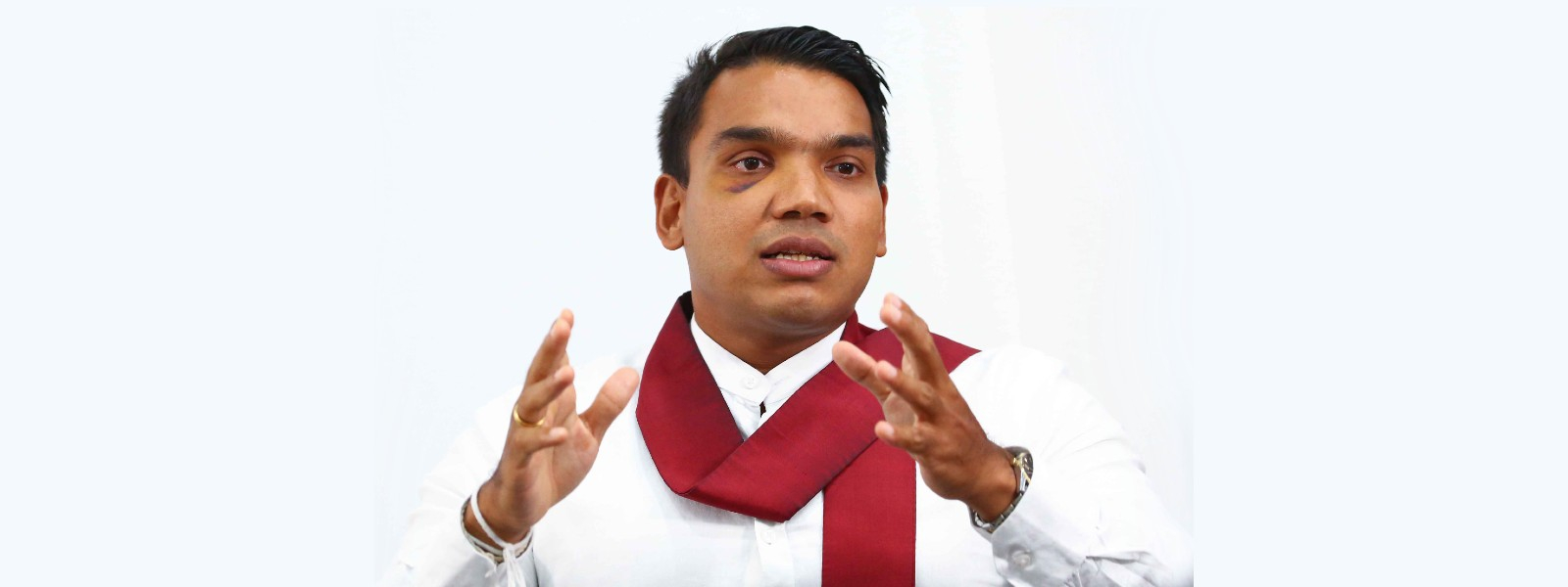 රනිල් සමග ඇති අර්බුදය නාමල් කියයි