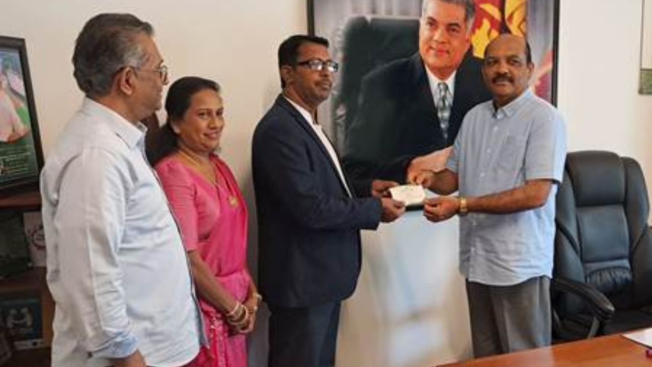 පාඨලීගේ ප්‍රබල සටන් සගයා; වර්ණසිංහ රනිල්ට