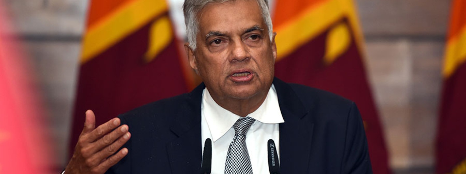 ජනපති ප්‍රථම වරට ජනපති අපේක්ෂකත්වය ගැන කට අරියි