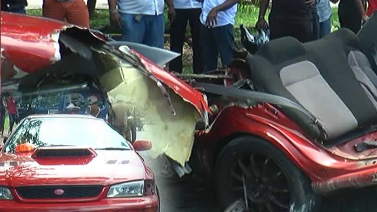 පාර්ලිමේන්තුව අසල බිහිසුණු රිය අනතුරක්