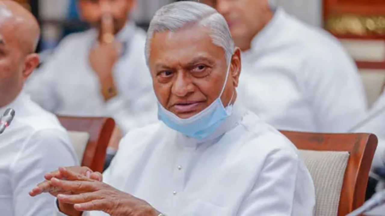 යුද්දෙ දිනපු මහින්ද වෙනුවෙන් නාමල්ට ඡන්දය දෙන්න.. චමල් හඩා වැටෙයි.!