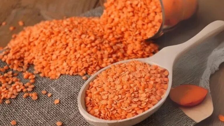 විකිනීමට සූදානම් කළ පුස් පරිප්පු තොගයක් ආදුරුප්පු වීදියෙන් සොයාගනී.!