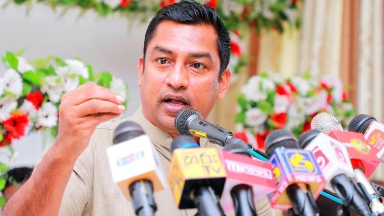 රට බංකොලොත් කළ ඇමැති මණ්ඩලේ රනිල්ගේ ගුණ වයනවා..! – තිස්ස…