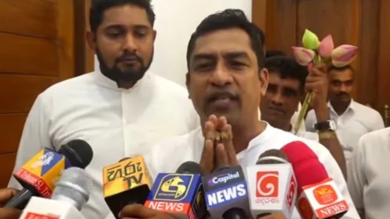 පොහොට්ටුවේ ප්‍රබලයින් ජනතාව ඉදිරියේ වැඳ වැටී කළ ඉල්ලීම.!
