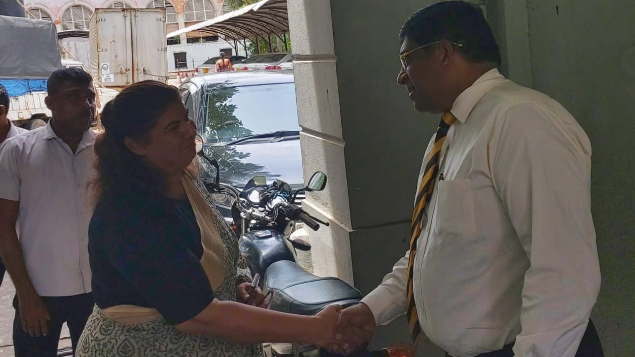 කෝකිලා, රවීගෙන් කොන්දේසි විරහිතව සමාව ගනී