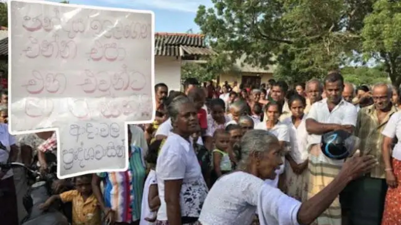 ඡන්ද ඉල්ලා ගමට එන උන්ට අසූචි ප්‍රහාර.. ගම්වාසීන් අසූචි මලු…