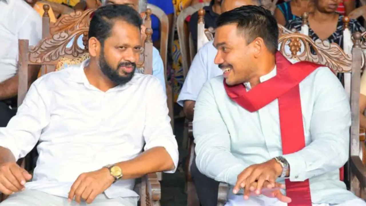 “රෑ නාමල් දවල් රනිල්” පොහොට්ටු ඇමතිගේ පිල් පැනිල්ල.!