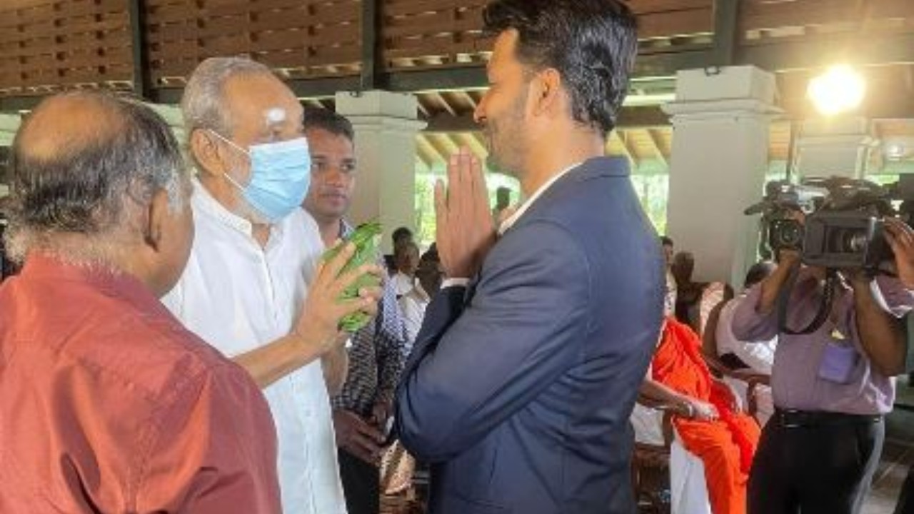 වමට ගිය නිරෝෂන්ට මාසෙන් වම එපා වෙයි…!