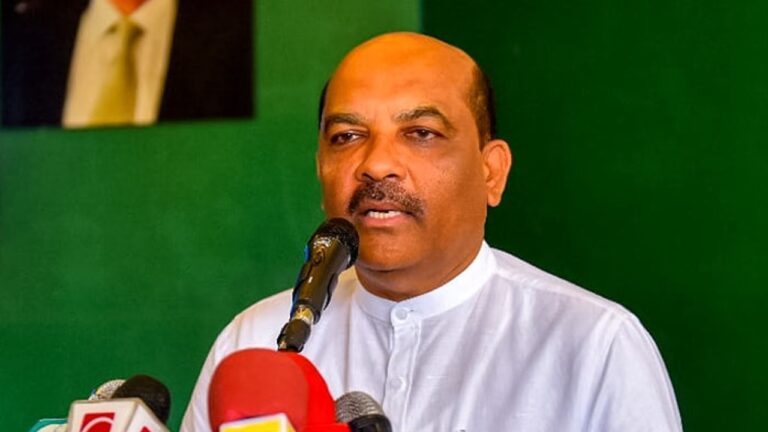 එජාපය ඇතුළේ ගැටුම්… රංගෙ වේදිකාවෙන් බසී…!