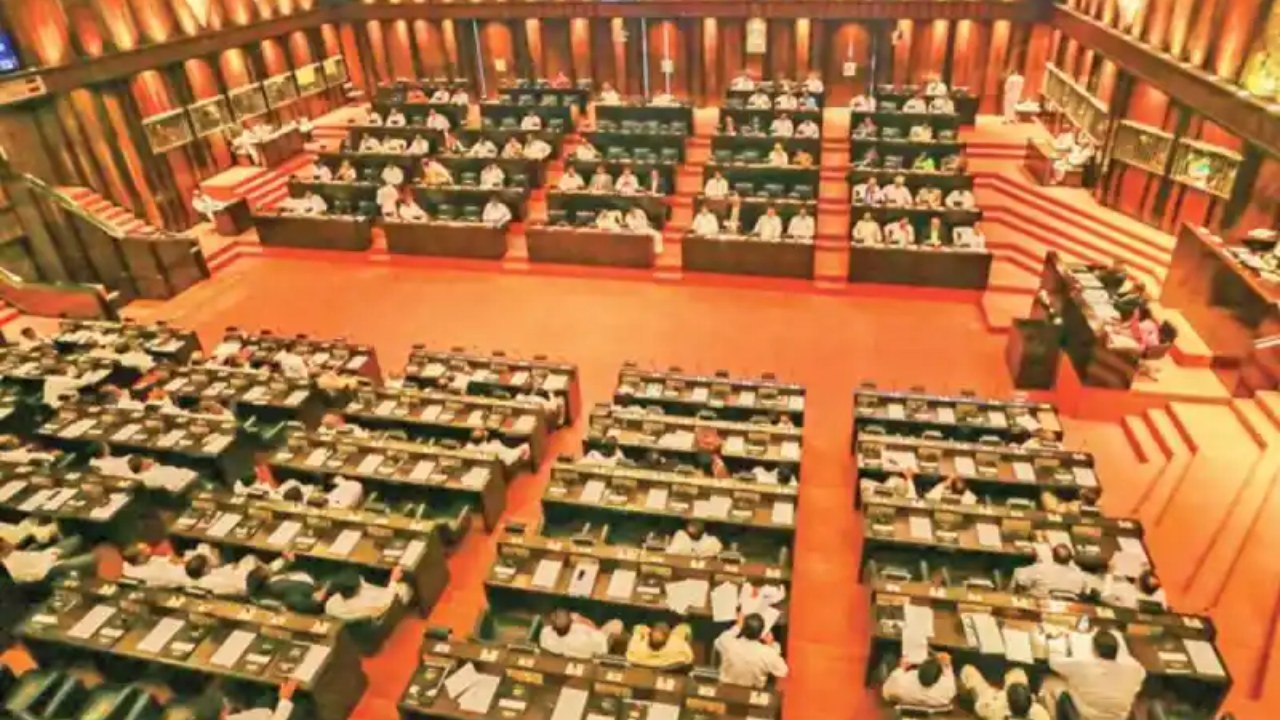 විපක්ෂ මන්ත්‍රීවරුන්ගේ ආරක්ෂාව ගැන ඇමති කියයි.!