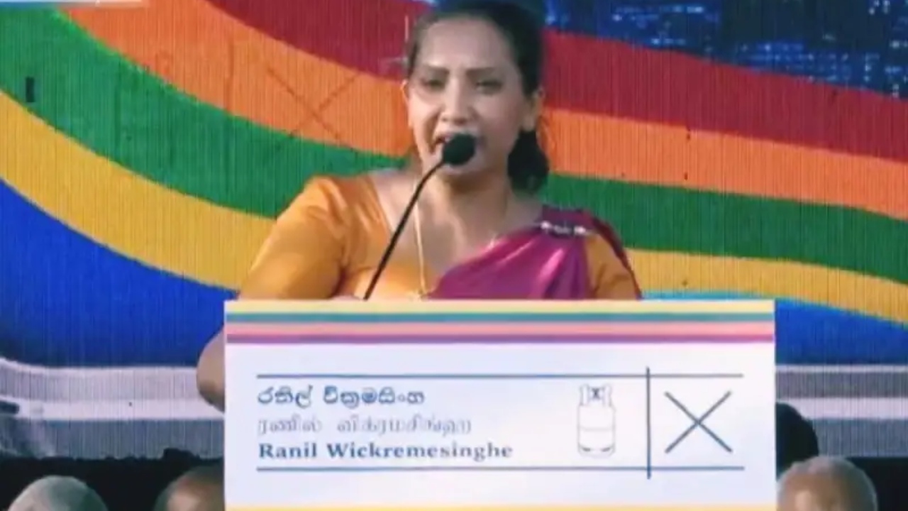“ජනතාවට සතුට ගෙනාව මහින්ද රාජපක්ෂ.. නෑ.. රනිල් වික්‍රමසිංහ” කට වැරදුන…