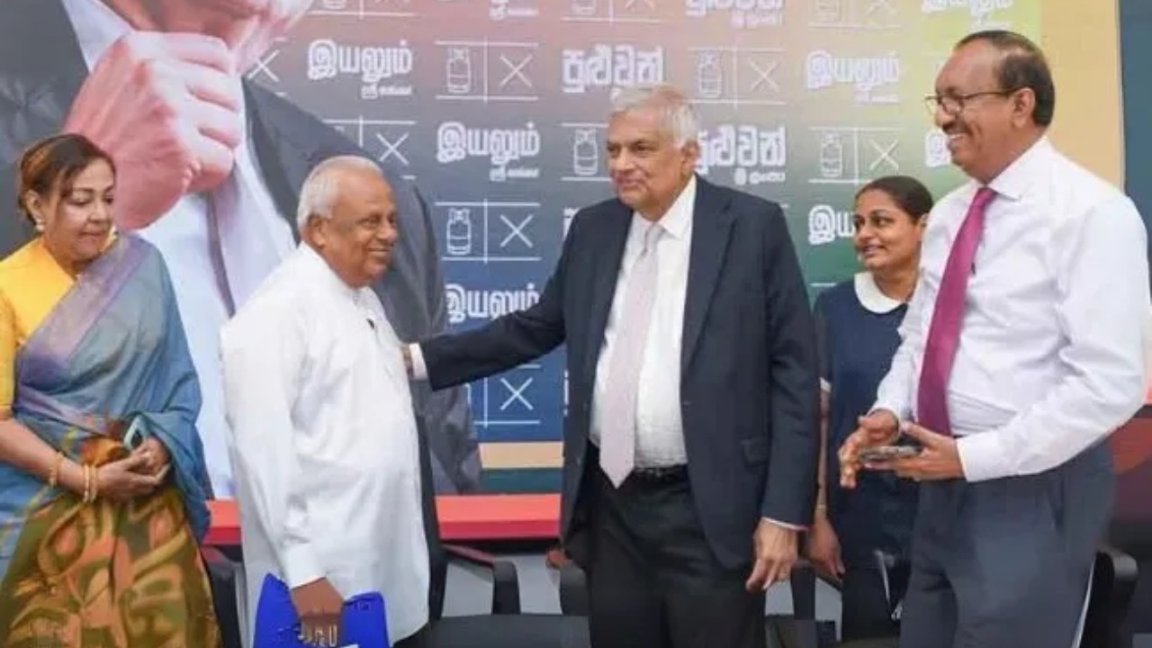 රනිල් දිනවන්න වසර 4කින් මල් පාරට ආ හිටපු ඇමති.!