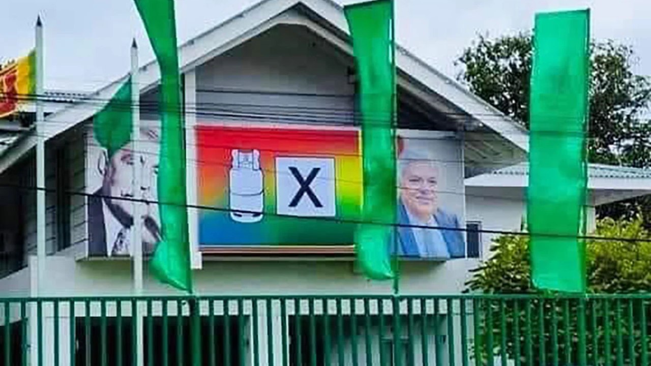 සිරිකොතේ දැන් එල්ලලා තියෙන්නේ මලකඩ කාපු ගෑස් සිලින්ඩරයක් – තිස්ස