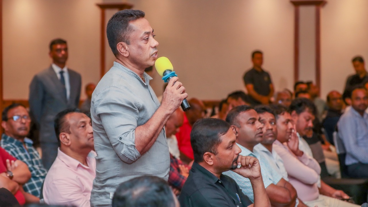 රනිල්ගේ හිටපු පළාත් පාලන ආයතන ප්‍රධානීන්ගේ හමුවට රාජසභ මණ්ඩපය ඩෝසර්…