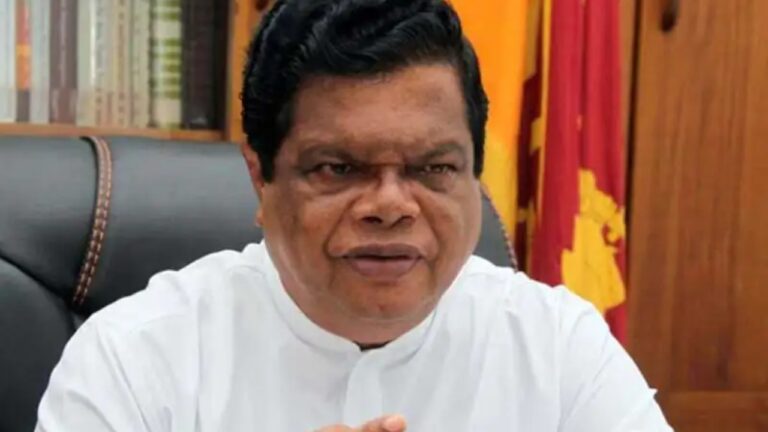 ජනතාව ගිනි කන්දක් උඩ තාච්චියක සෝසේජස් බැඳං කනවා…! – බන්දුල