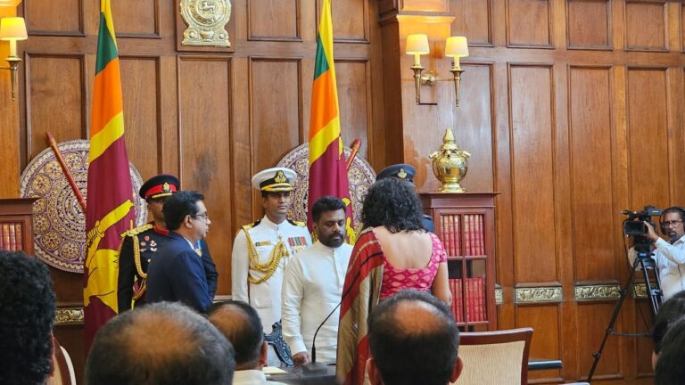 දිවුරුම් දුන් නව අමාත්‍ය මණ්ඩලය – අමාත්‍යංශ බෙදී ගිය අයුරු මෙන්න