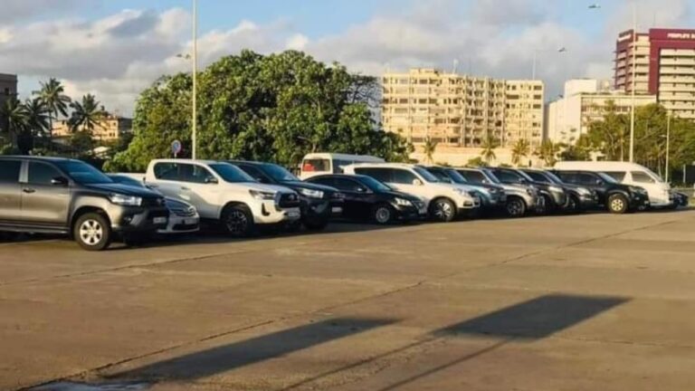 ගෝල්ෆේස් පිටියේ ගාල් කර ඇති වාහන ලේකම් වරුන්ගේ නොවේ.. ලේ රත් වෙන කතාවක් වසන්ත හෙළි කරයි.!