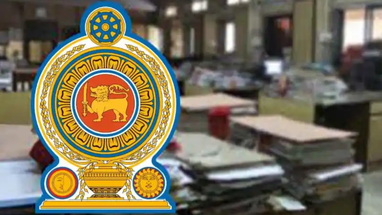 රාජ්‍ය සේවයට නැවත දේශපාලන අත පෙවීම්… ස්ථාන මාරුවක් ඉල්ලා ඇමතිගෙන්…