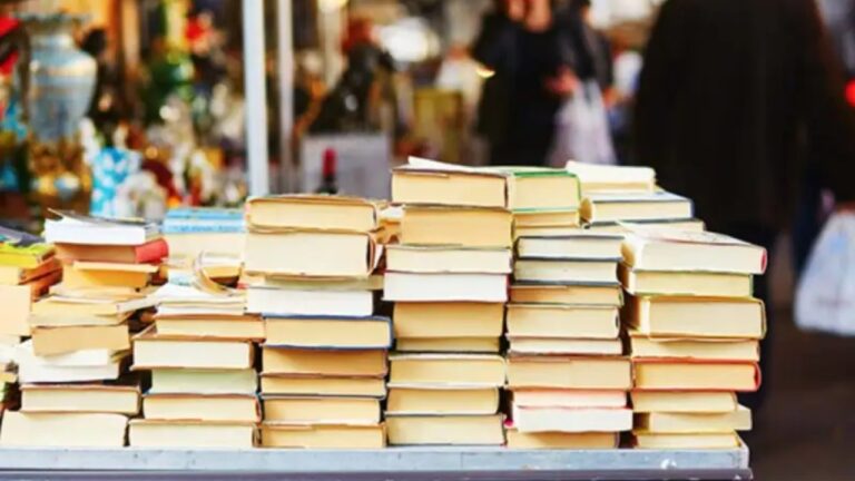 වැට් බද්ද නිසා පොත් අලෙවිය 30%කින් පහළට.!