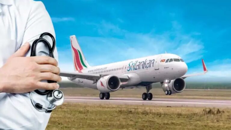 ලොකු පොඩි හොර රහසේ රටින් පැන යයි.!