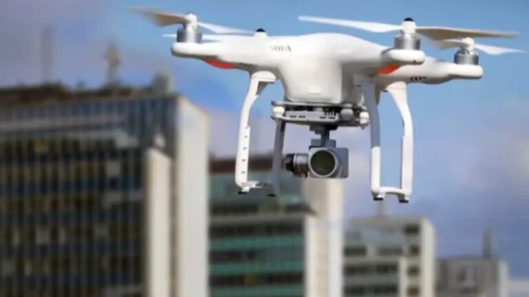 පොලිස් ඩ්‍රෝන කැමරා උඩුගුවනේ.!