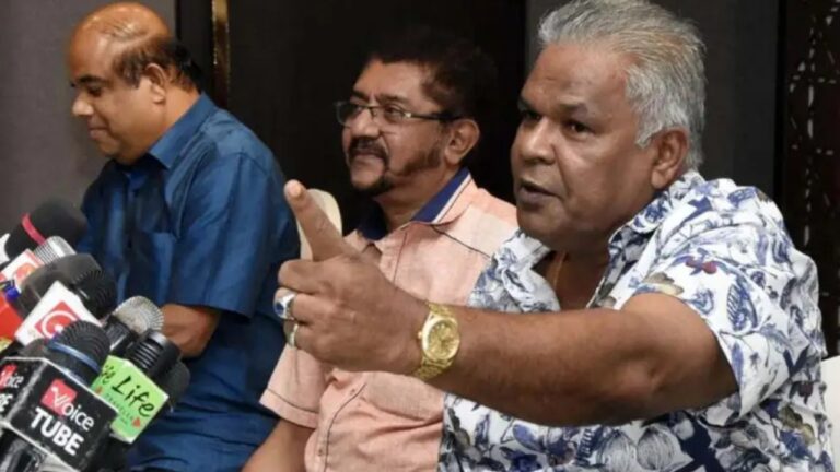 හරියට වැඩේ කරන්න බැරි නම් රට මට භාරදෙන්න..! – ඩඩ්ලි සිරිසේන
