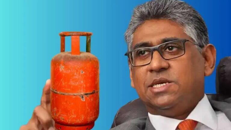 හැමෝටම ගෑස් පෙන්වා මුස්තපා සිලින්ඩරයෙන් එයි.!