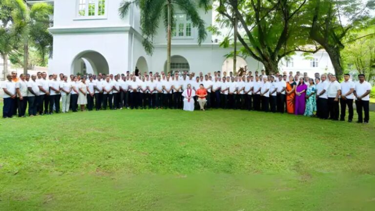 මැදමුලනේ ආරක්ෂක අමාත්‍යංශය විසිර යයි.!