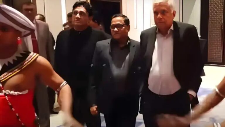 මඟුල් බෙර මධ්‍යයේ රනිල්, සජිත්, විජිත එකම පෙරහැරක.!