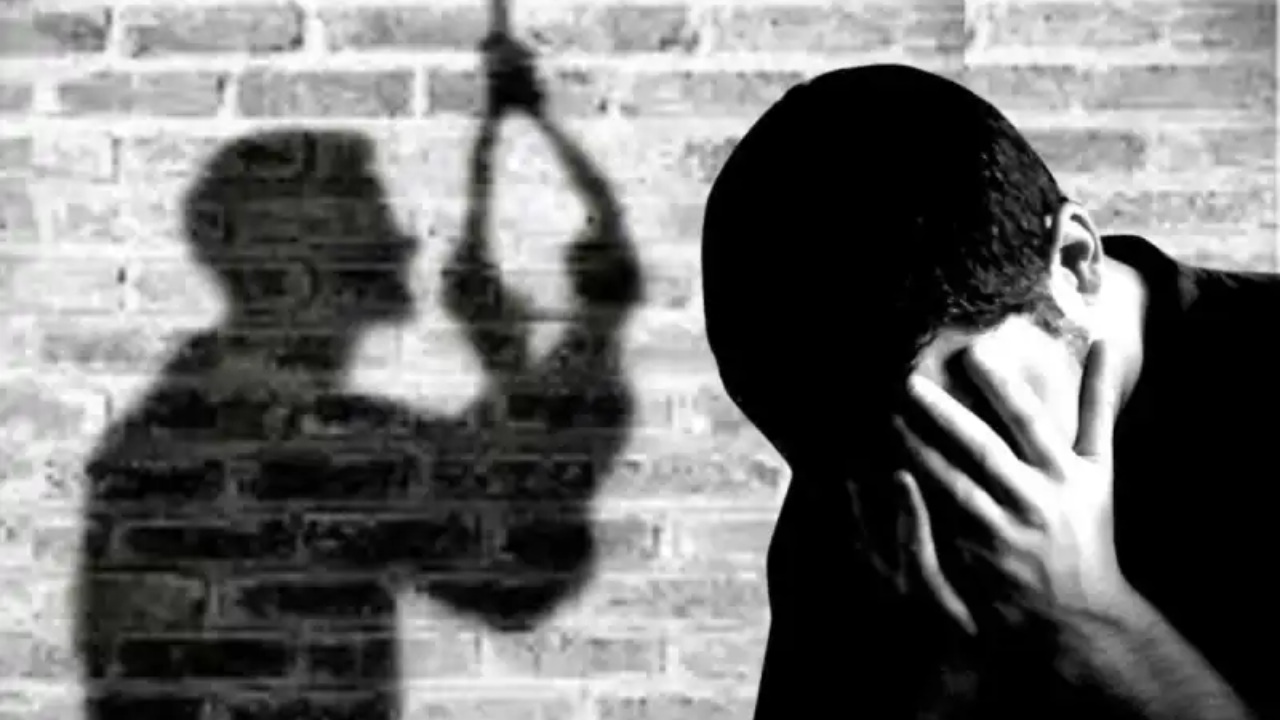 හිටපු දේශපාලන ප්‍රබලයකු සියදිවි නසා ගැනීමට සැරසෙයි.. තවත් 30ක් මානසික…