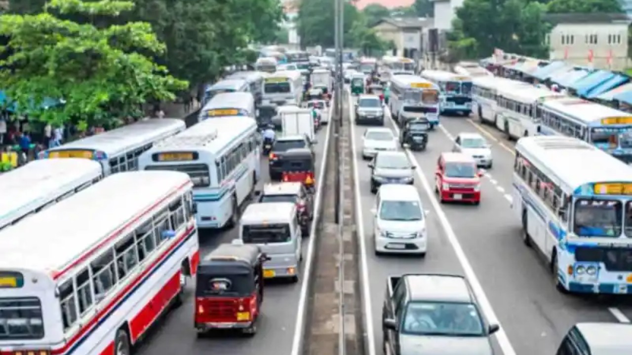 මාර්ග ආරක්ෂාවට අලුත්ම යෝජනාවක්.!