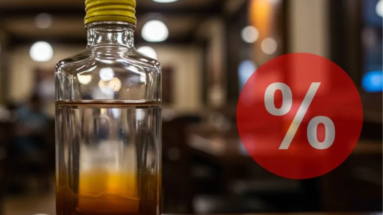 මත්පැන් බෝතල්වලට වතුර කලවම් කිරීමේ ජාවාරමක් සුරාබදු රැහැනට හසුවෙයි.!